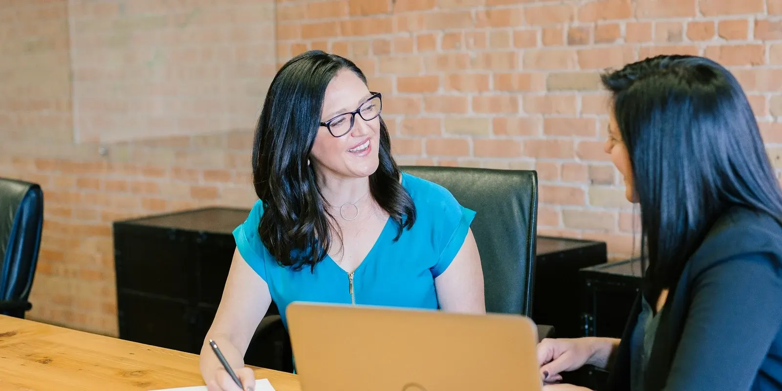 Professional HR consultant discussing performance management strategies with a business owner.
